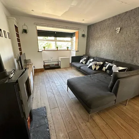 Corner House - Quiet Cul-de-sac Dom wakacyjny *