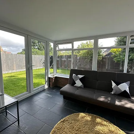 Corner House - Quiet Cul-de-sac Feriehus *