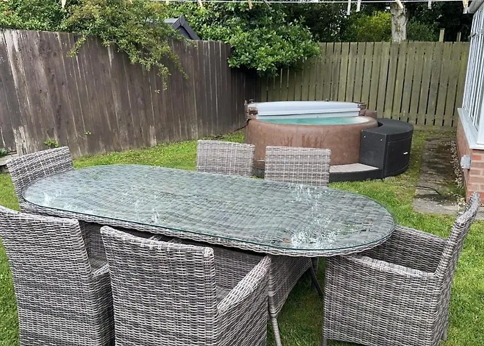 Corner House - Quiet Cul-de-sac *